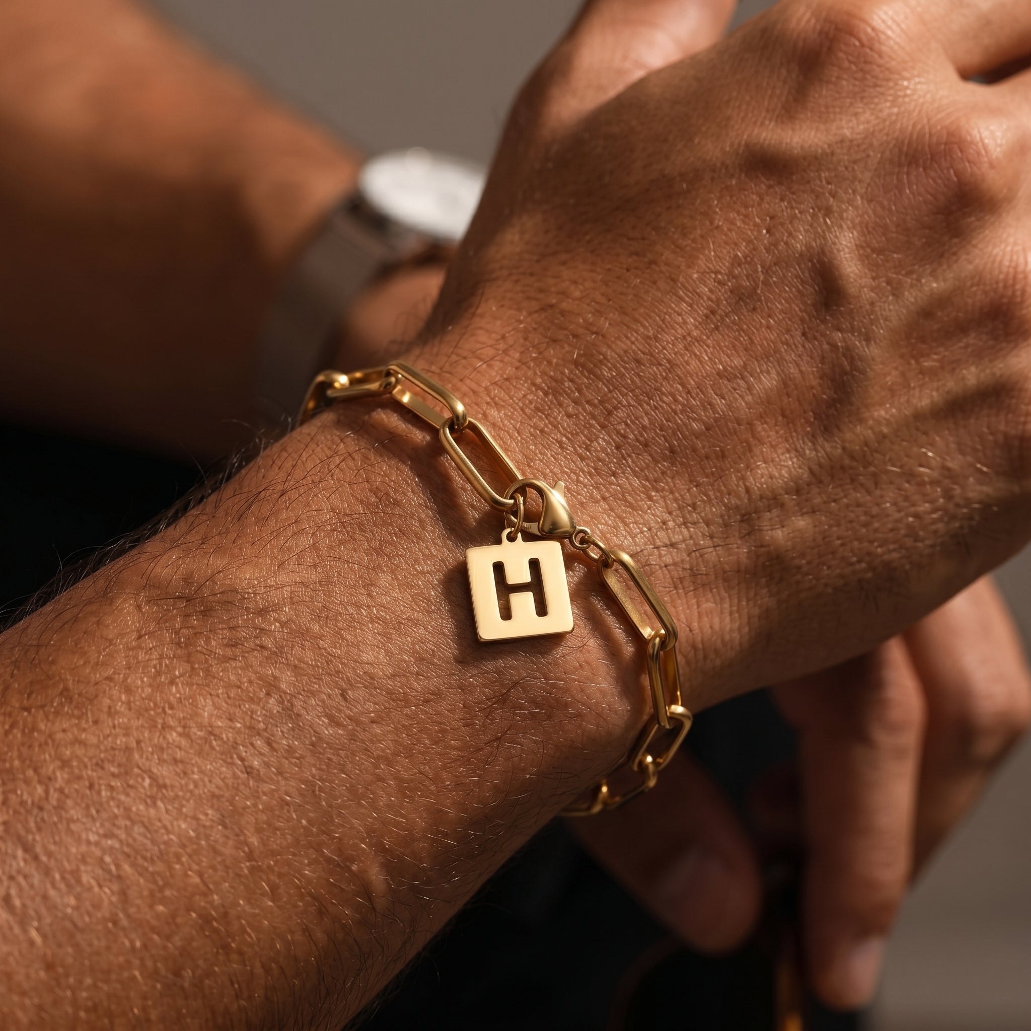 Initial Bracelet "Crest"